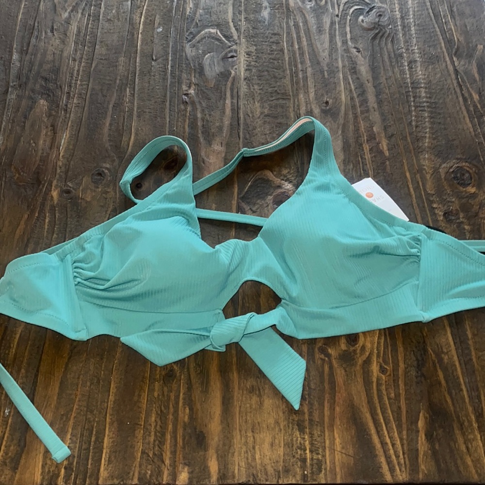 Bathing suit top with wire and padding
